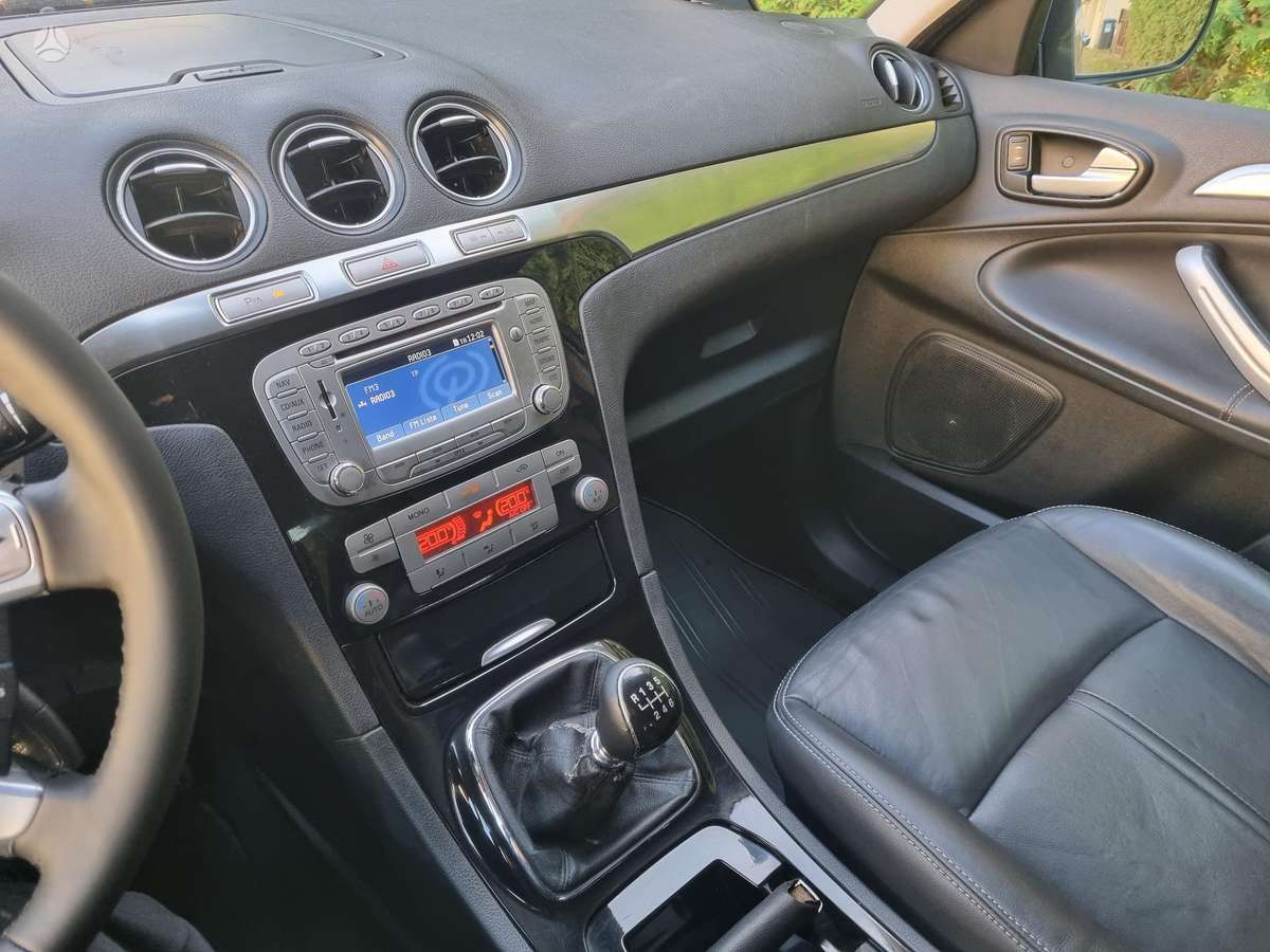 Ford S-MAX 2010 — photo 10