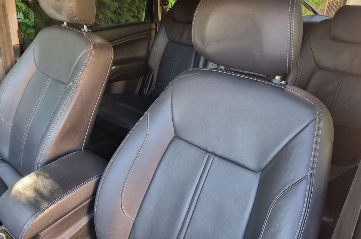 Ford S-MAX 2010 — photo 13
