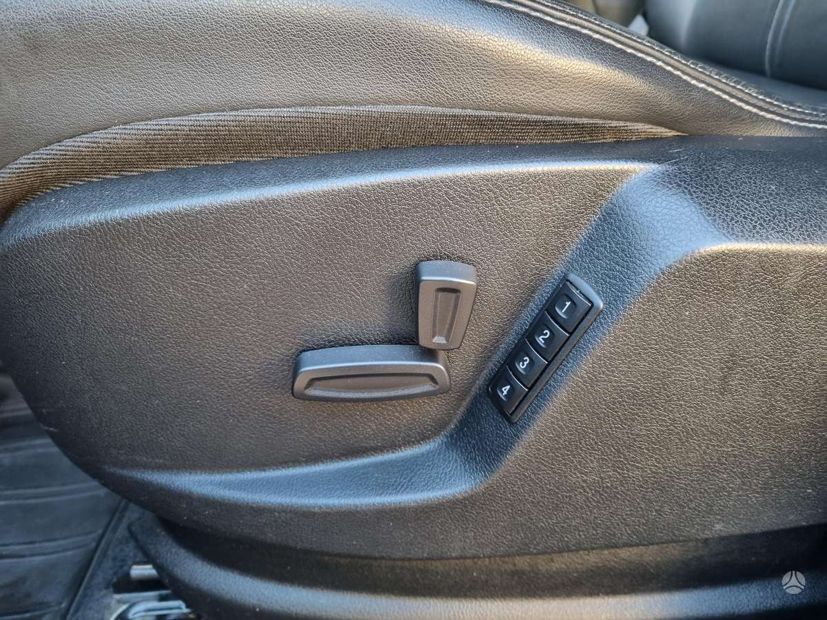 Ford S-MAX 2010 — photo 14