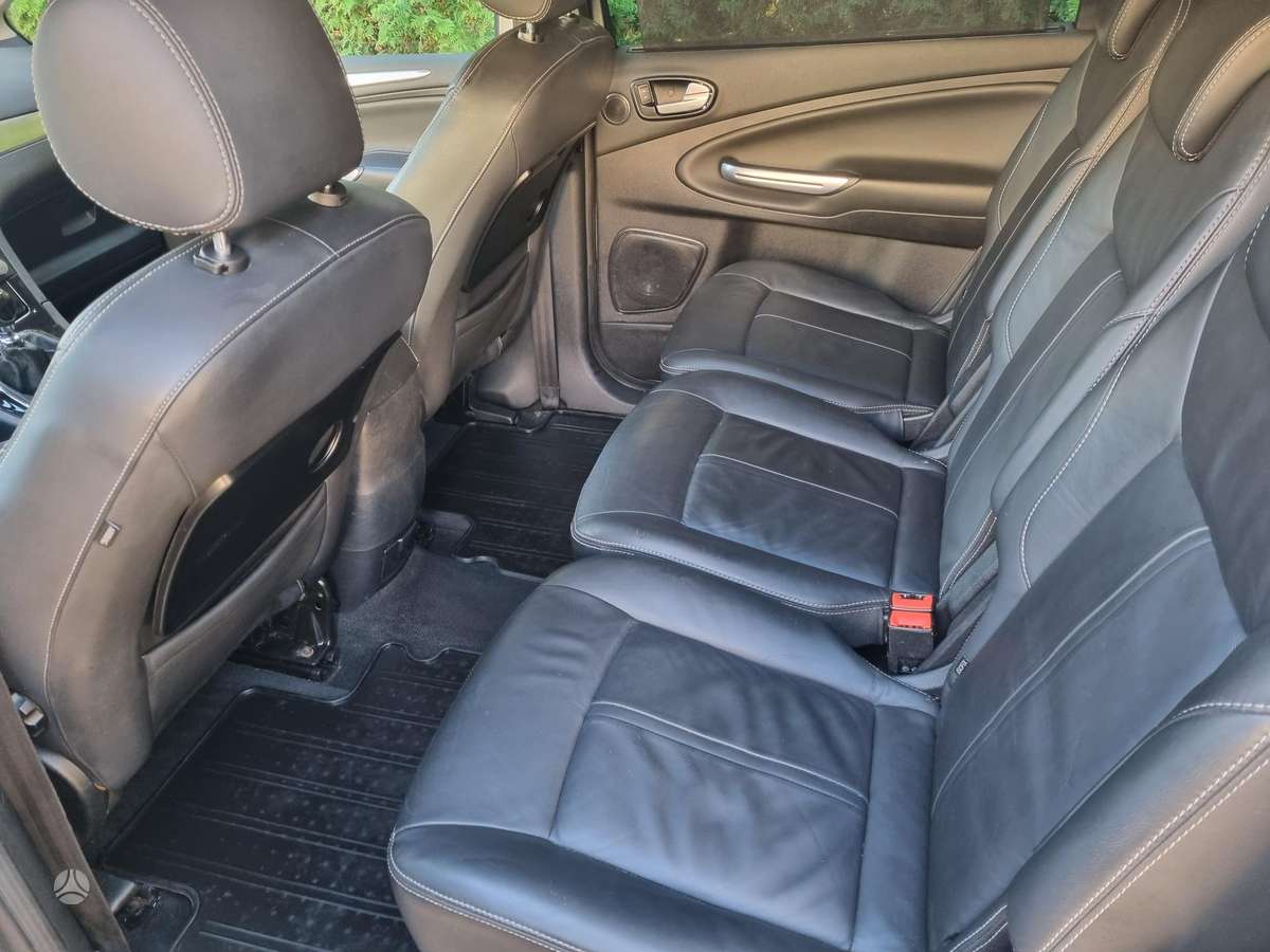 Ford S-MAX 2010 — photo 15
