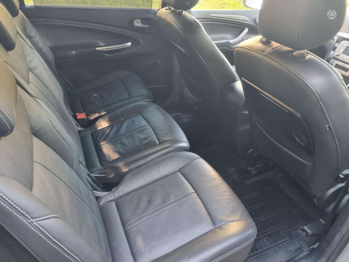 Ford S-MAX 2010 — photo 16