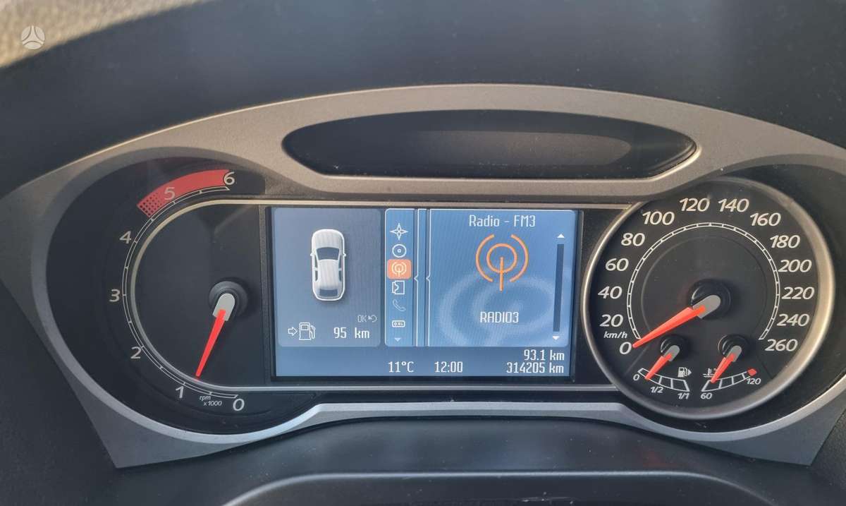 Ford S-MAX 2010 — photo 18