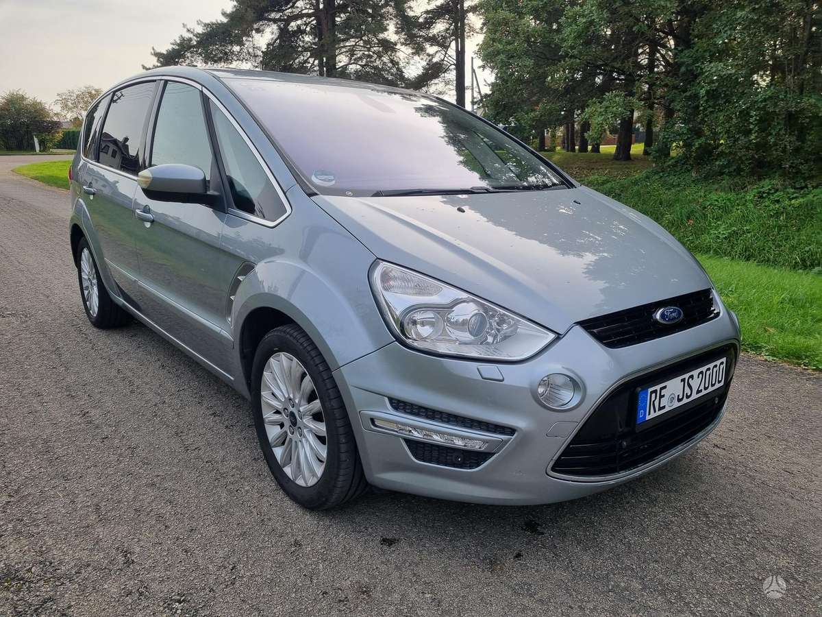 Ford S-MAX 2010 — rear view