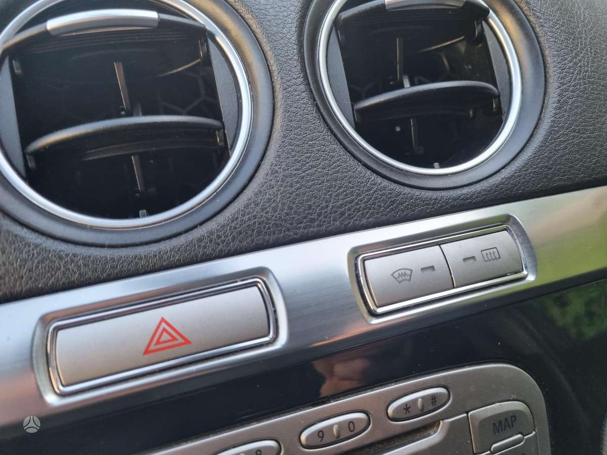 Ford S-MAX 2010 — photo 20