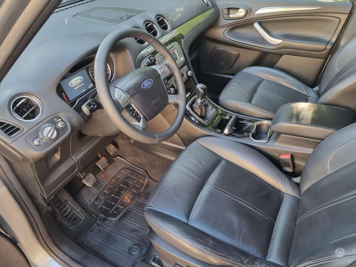 Ford S-MAX 2010 — photo 9