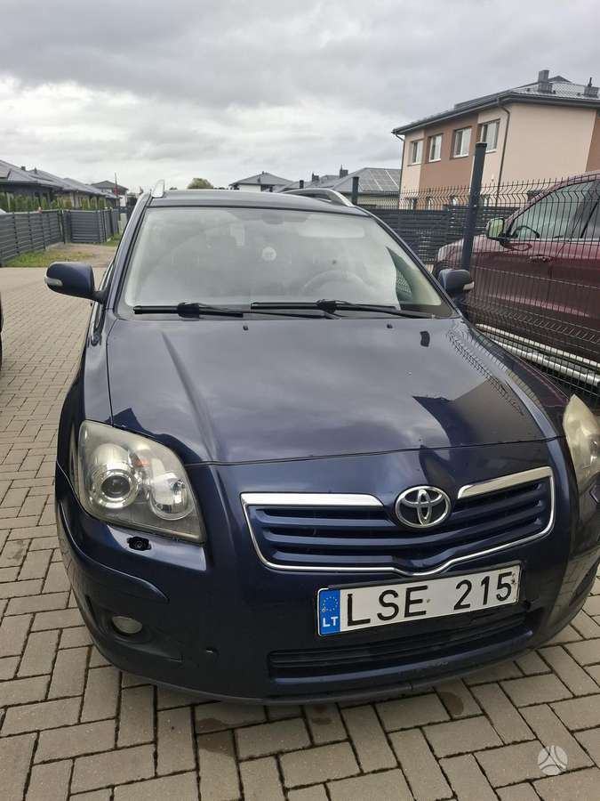Toyota Avensis 2008 — салон