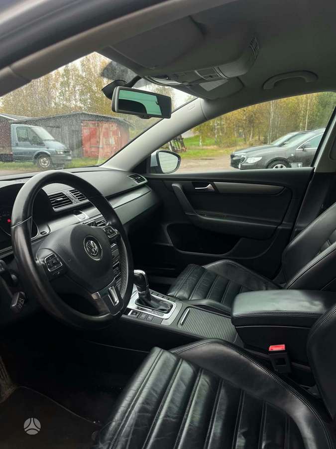 Volkswagen Passat 2011 — photo 8