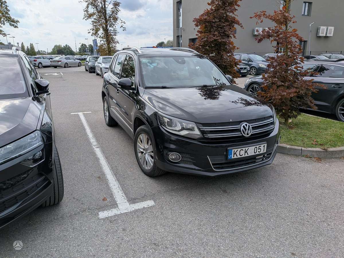 Volkswagen Tiguan 2013 — rear view