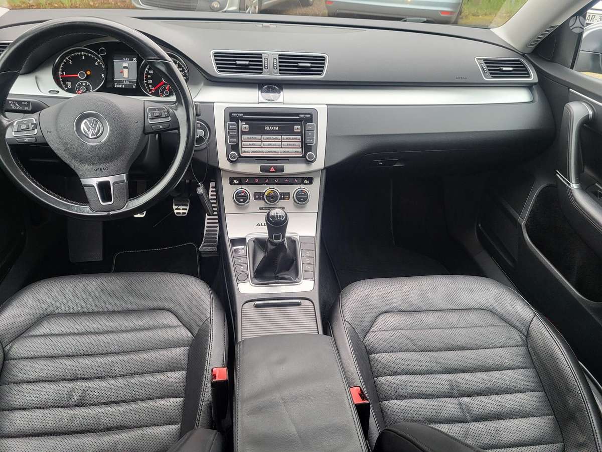 Volkswagen Passat 2012 — photo 12