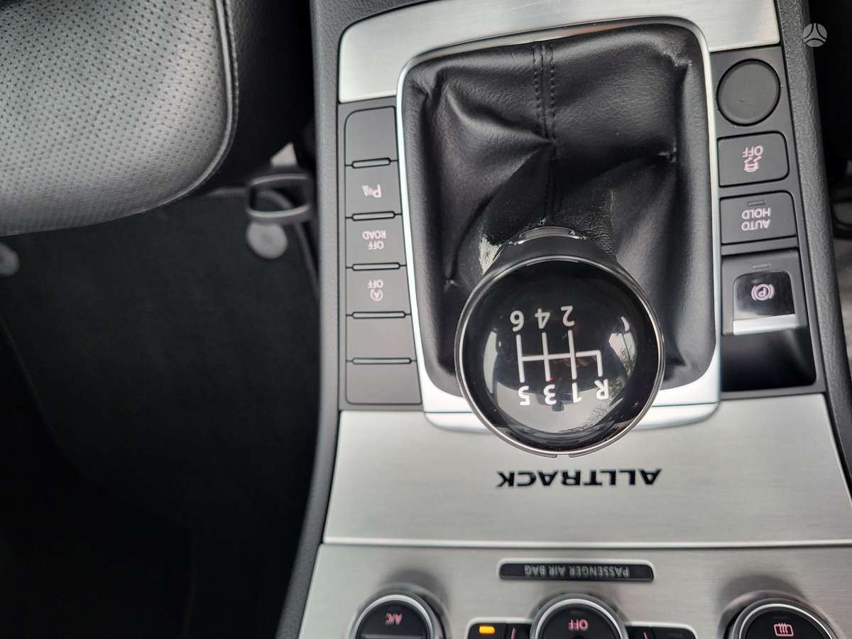 Volkswagen Passat 2012 — photo 16