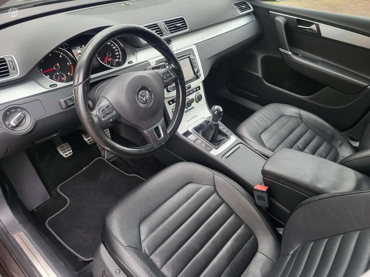 Volkswagen Passat 2012 — photo 19