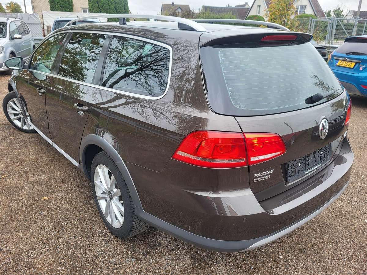 Volkswagen Passat 2012 — engine 2000 cm³, 140 HP (103kW)