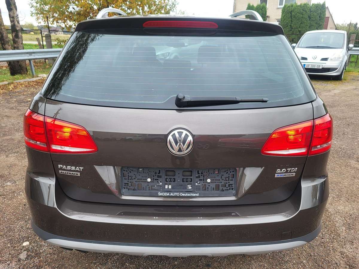 Volkswagen Passat 2012 — photo 7
