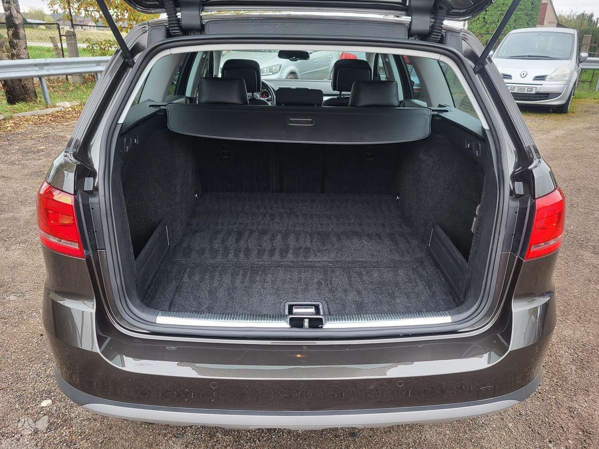 Volkswagen Passat 2012 — photo 8