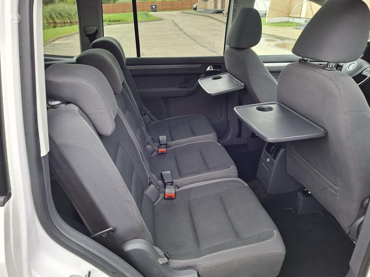 Volkswagen Touran 2011 — photo 14