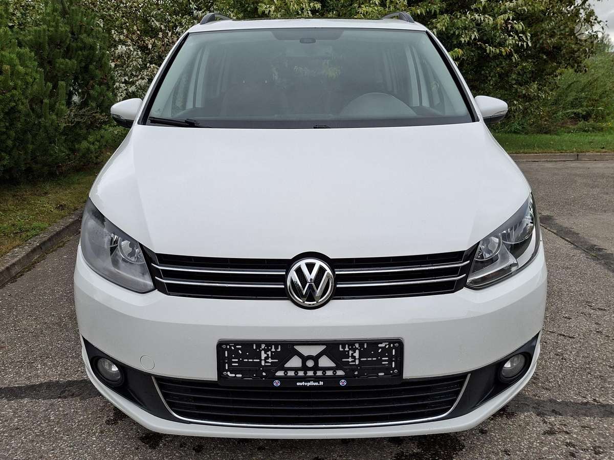 Volkswagen Touran 2011 — rear view