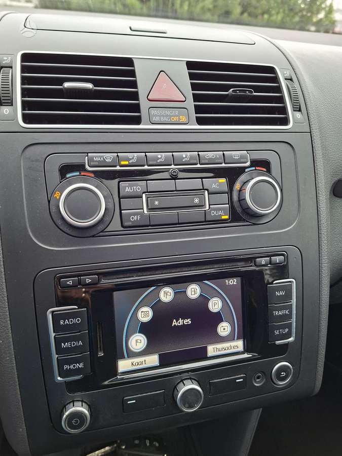 Volkswagen Touran 2011 — photo 8
