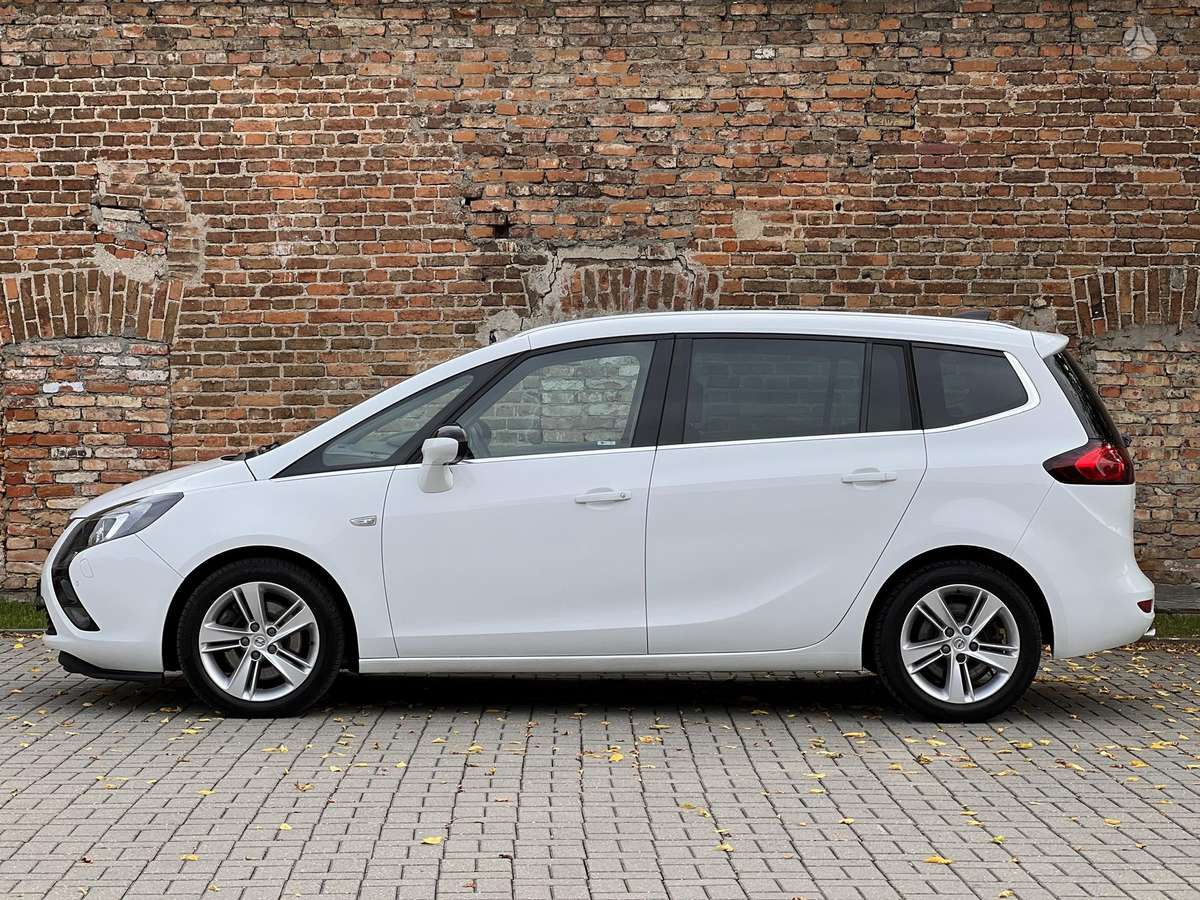 Opel Zafira 2015 — фото 10