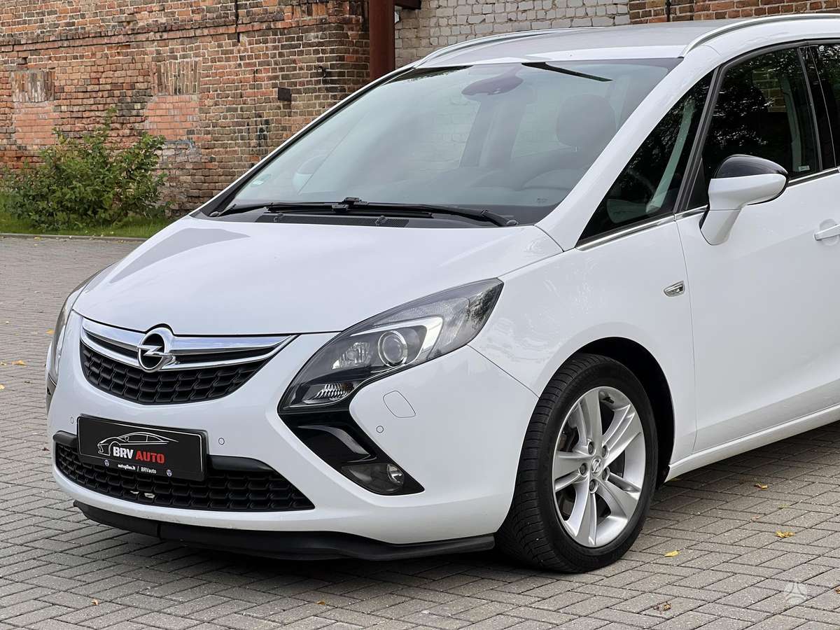 Opel Zafira 2015 — фото 11
