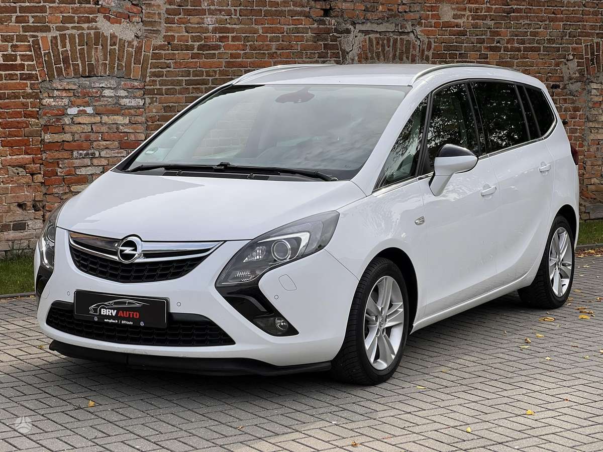 Opel Zafira 2015 — вигляд ззаду