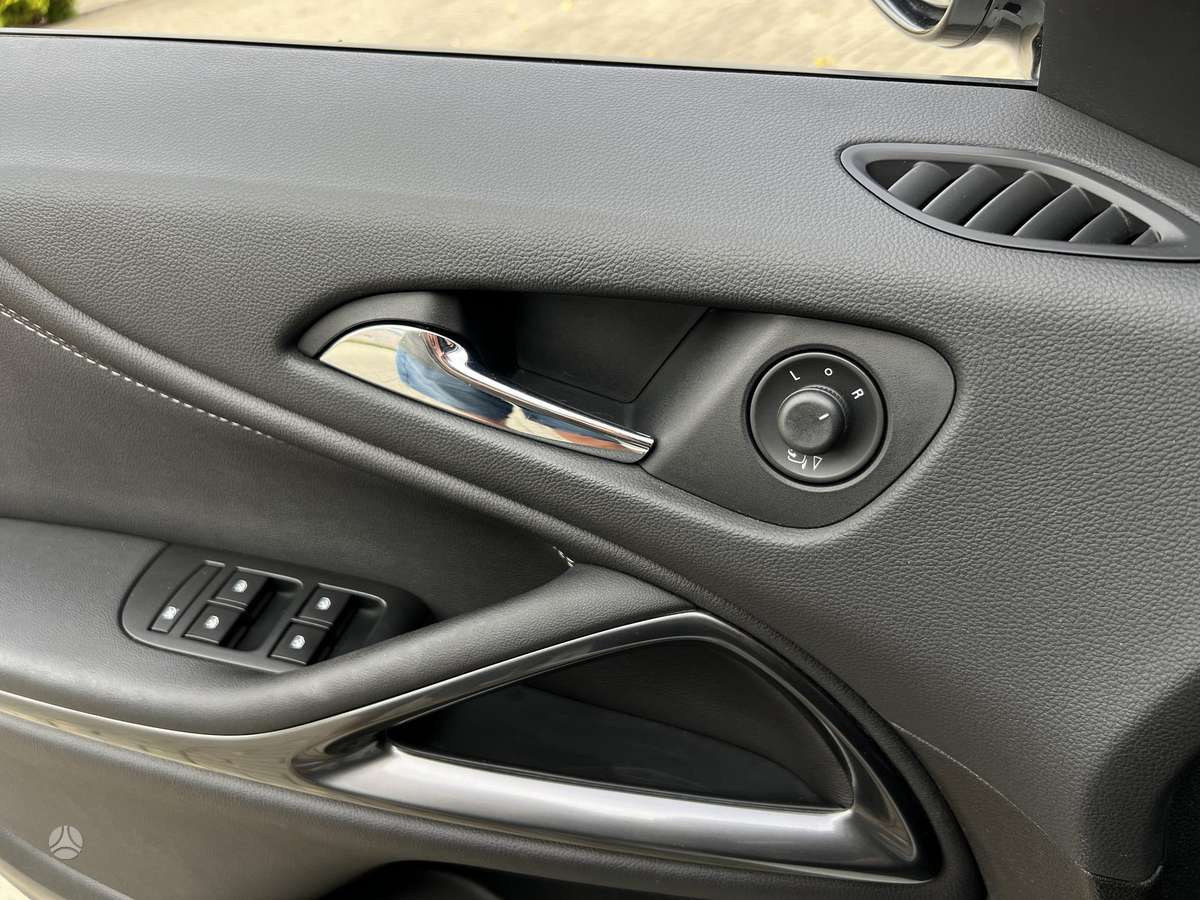 Opel Zafira 2015 — фото 24