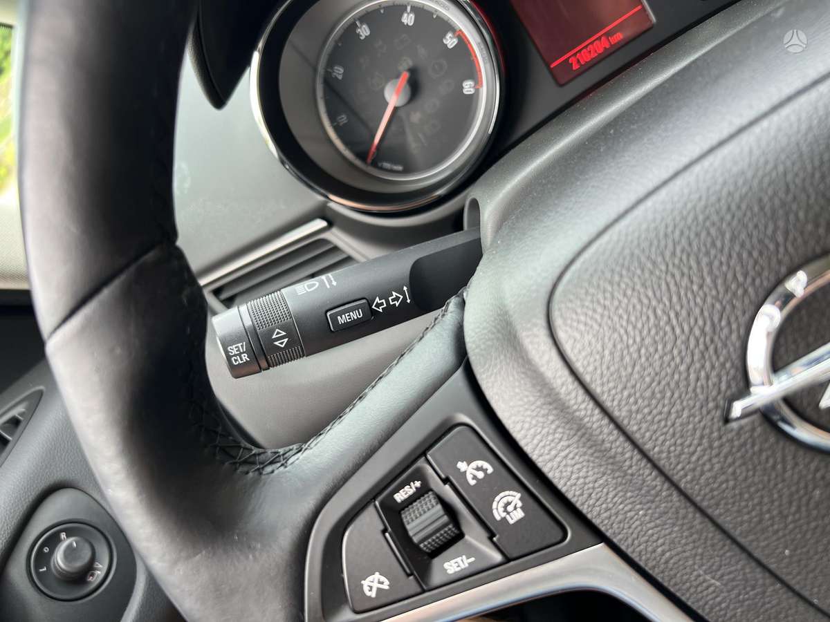 Opel Zafira 2015 — фото 41