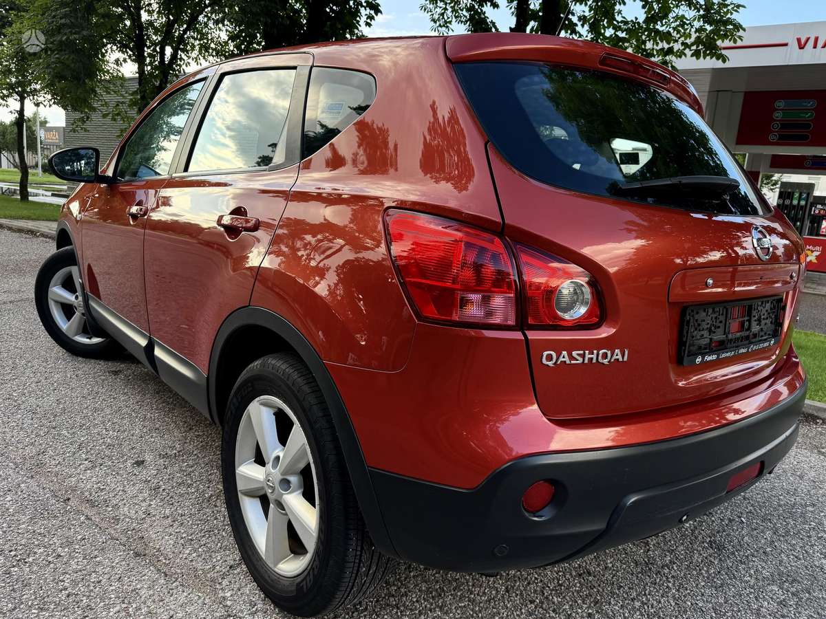 Nissan Qashqai 2009 — rear view