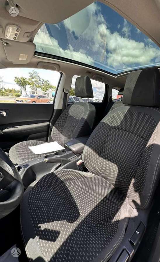 Nissan Qashqai 2009 — interior