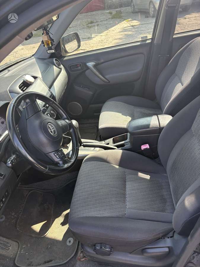 Toyota RAV4 2005 — engine 2362 cm³, 152 HP (112kW)