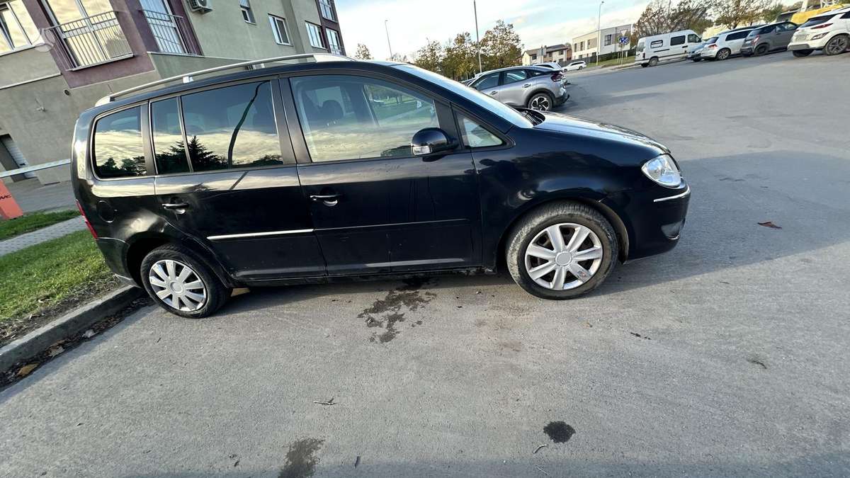 Volkswagen Touran 2007 — вигляд ззаду