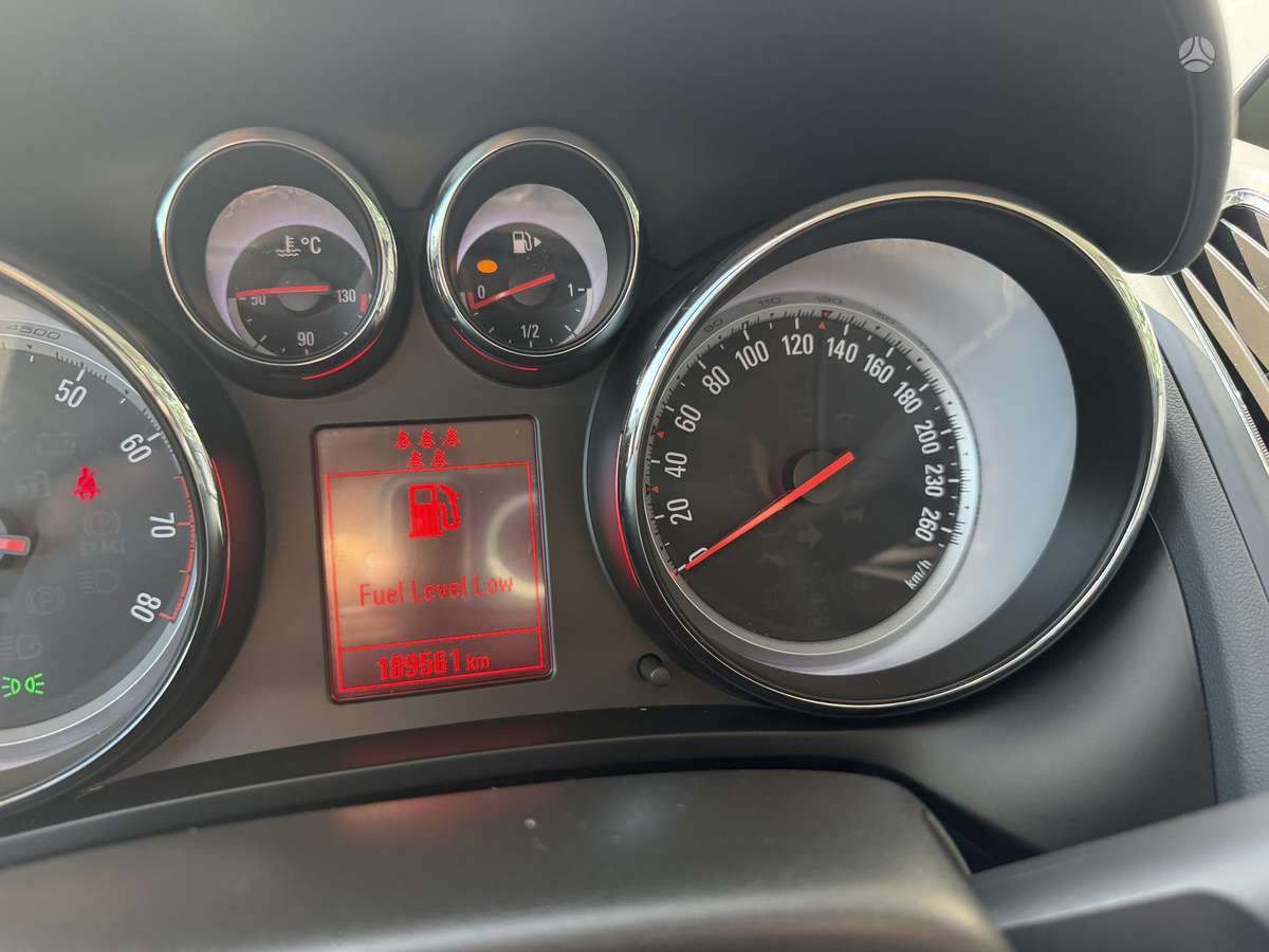 Opel Zafira 2012 — photo 10