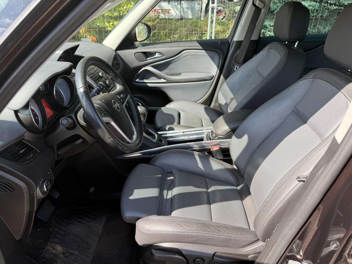 Opel Zafira 2012 — photo 8
