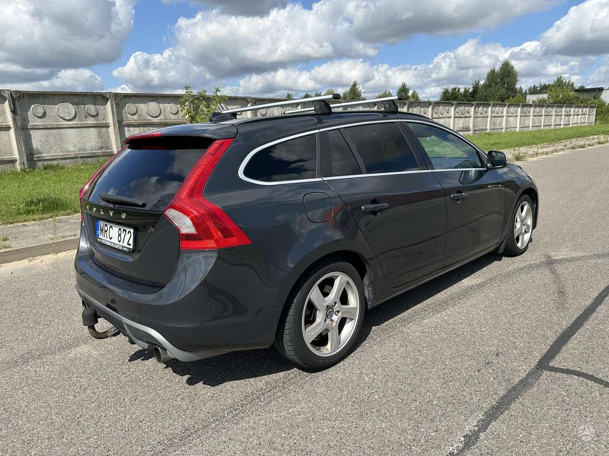 Volvo V60 2011 — photo 11