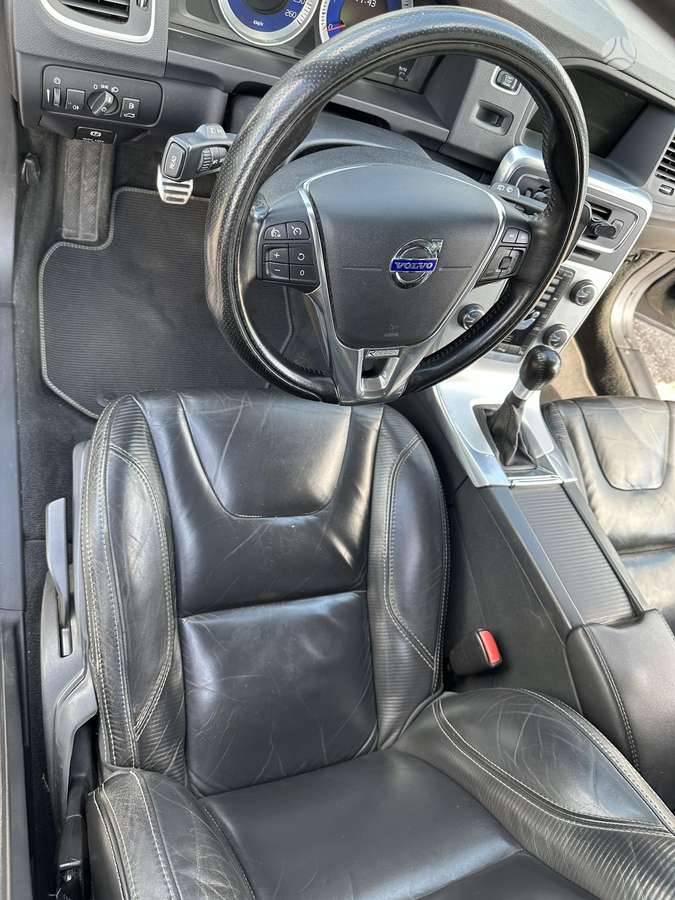Volvo V60 2011 — photo 13