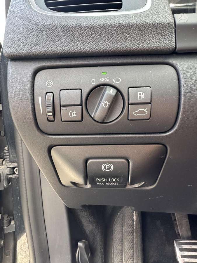 Volvo V60 2011 — photo 18