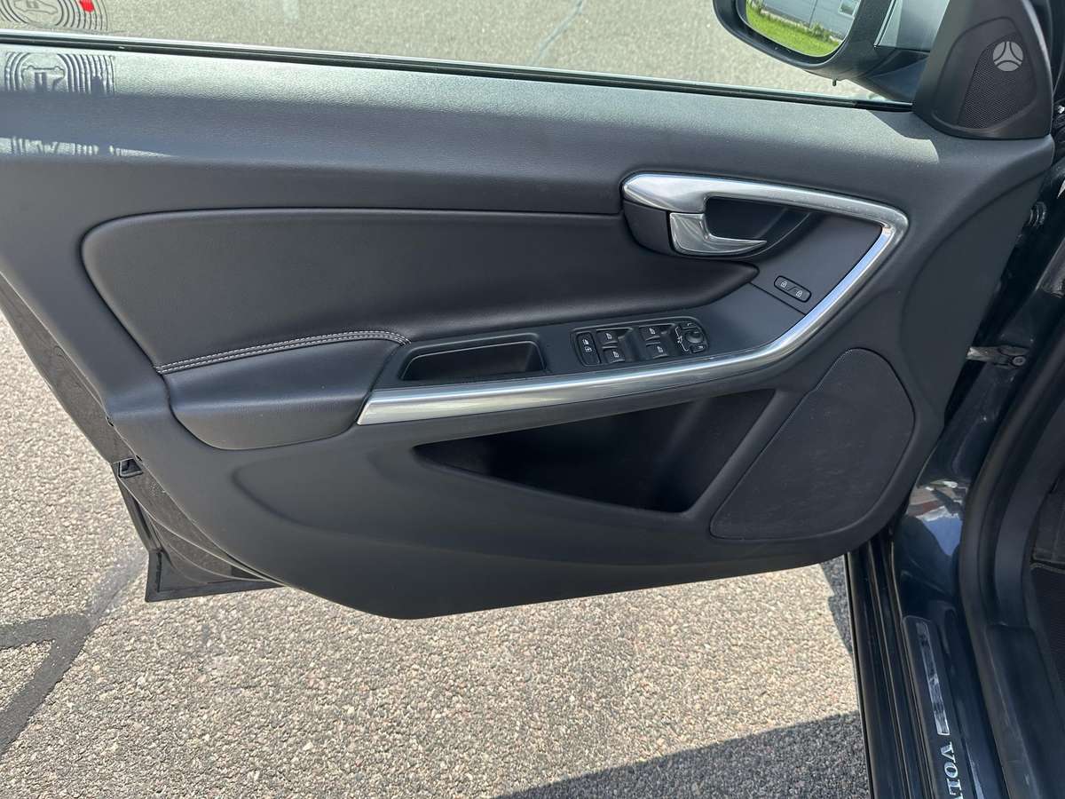 Volvo V60 2011 — photo 19