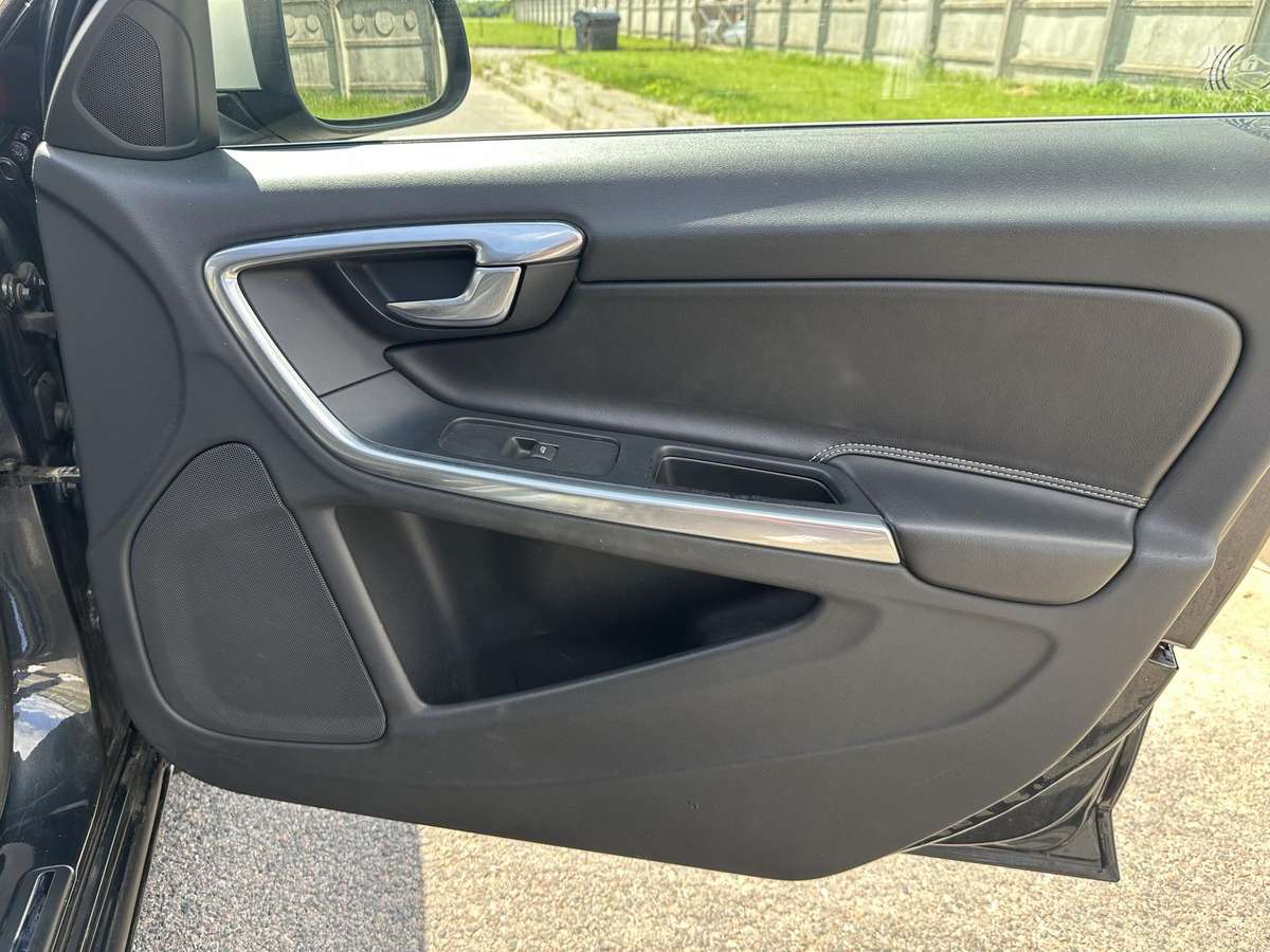 Volvo V60 2011 — photo 20