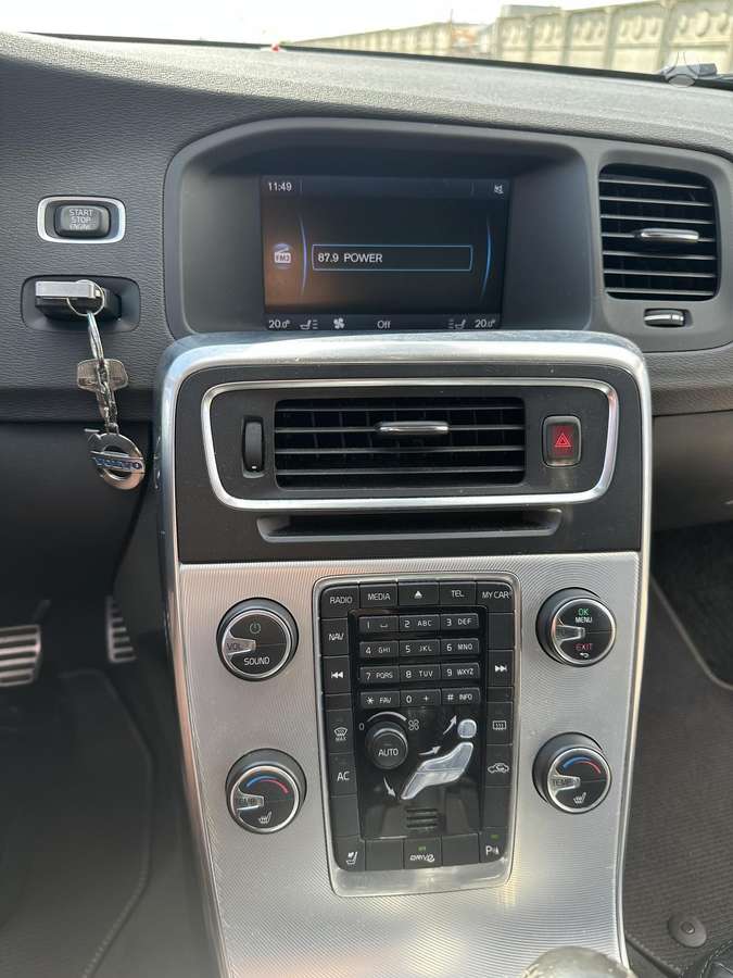 Volvo V60 2011 — photo 21