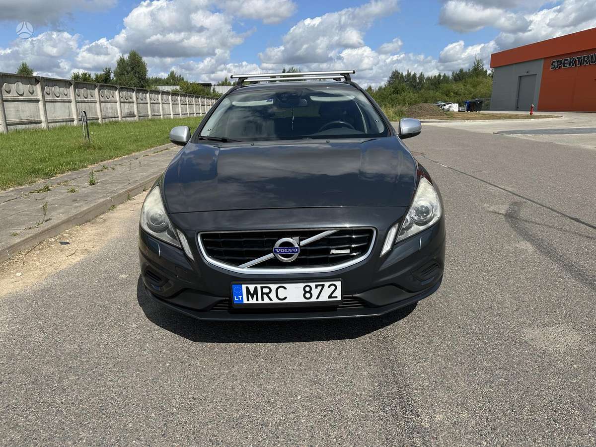Volvo V60 2011 — interior