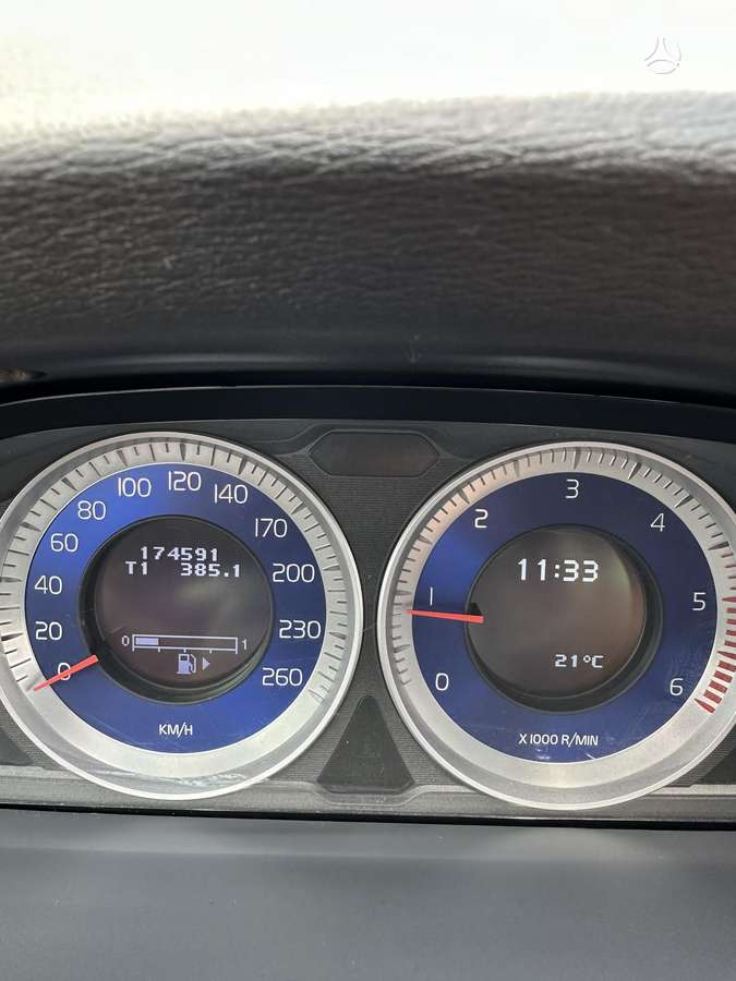 Volvo V60 2011 — photo 7