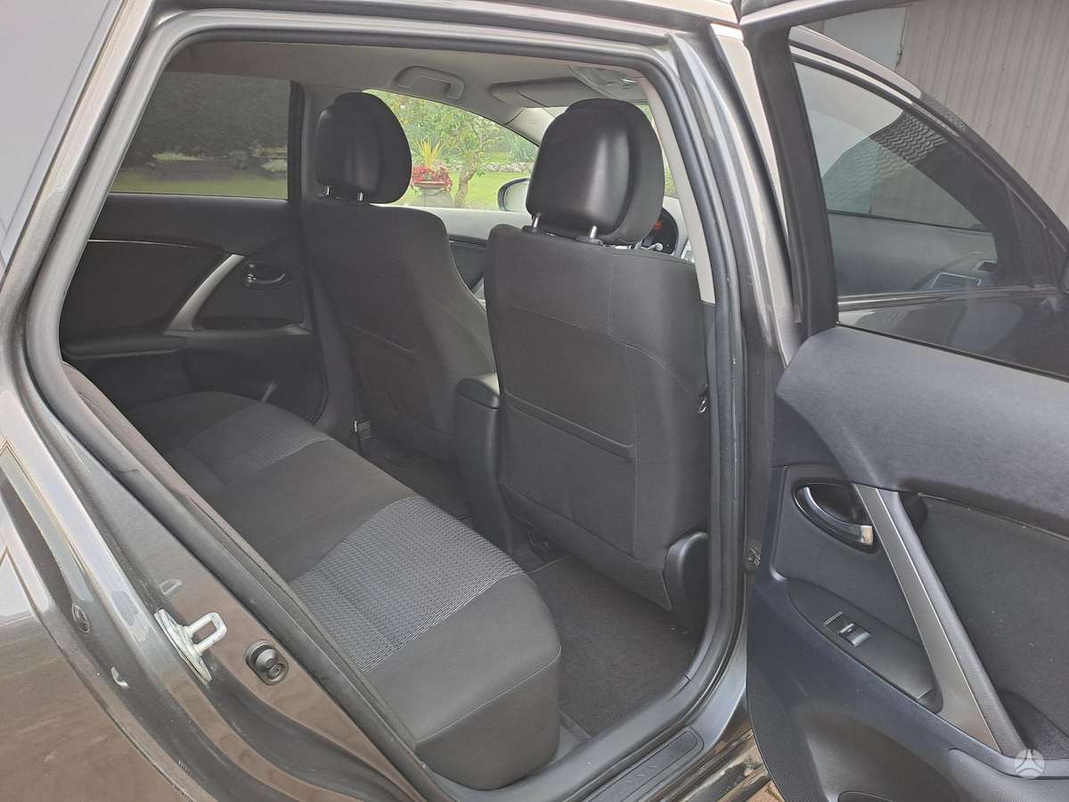 Toyota Avensis 2012 — photo 10