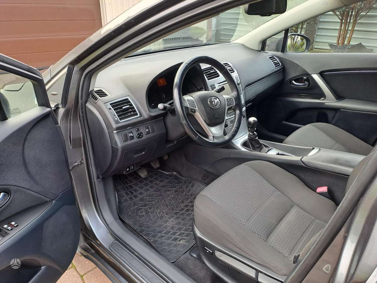 Toyota Avensis 2012 — photo 12