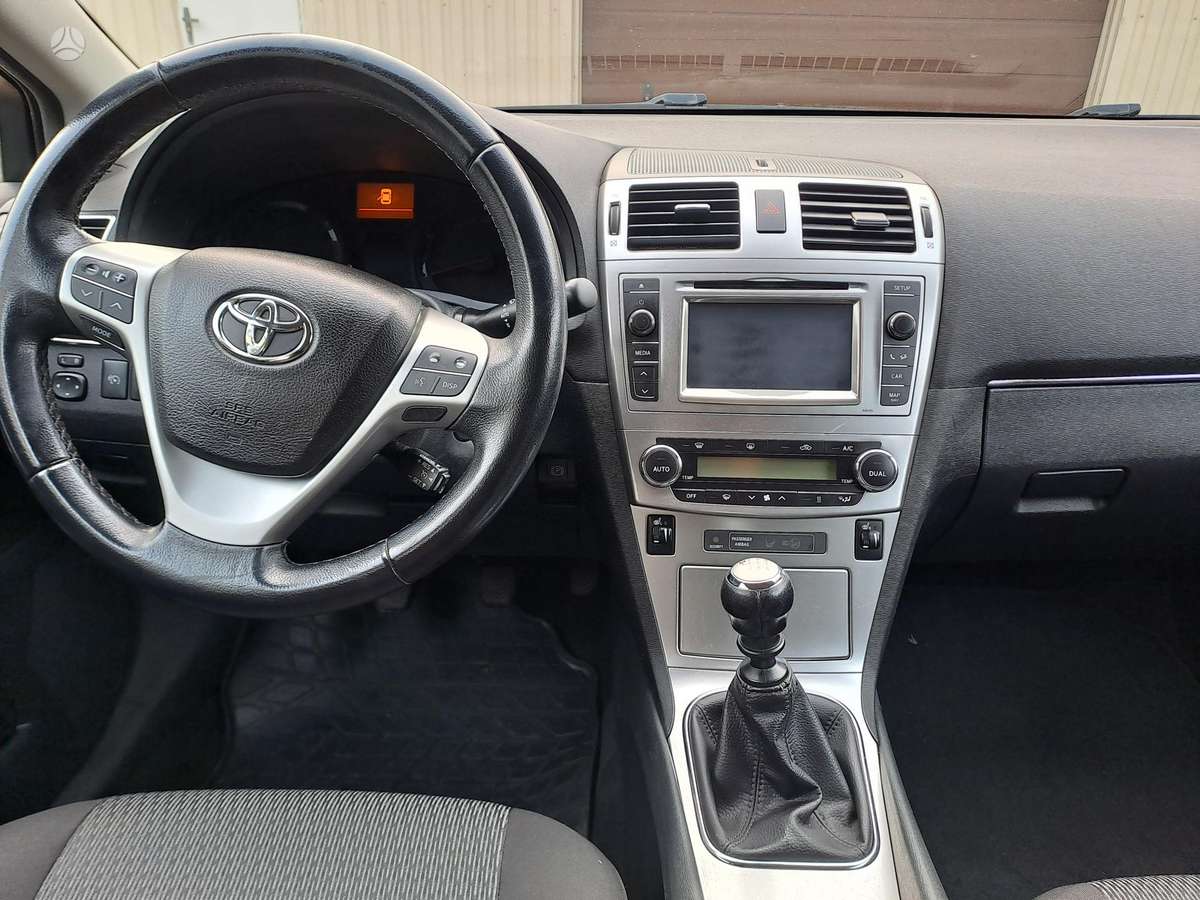 Toyota Avensis 2012 — photo 13