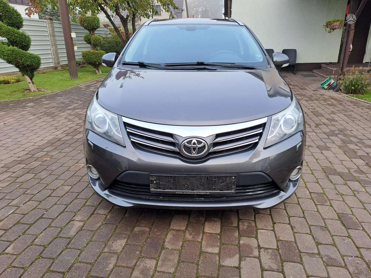 Toyota Avensis 2012 — engine 1998 cm³, 124 HP (91kW)