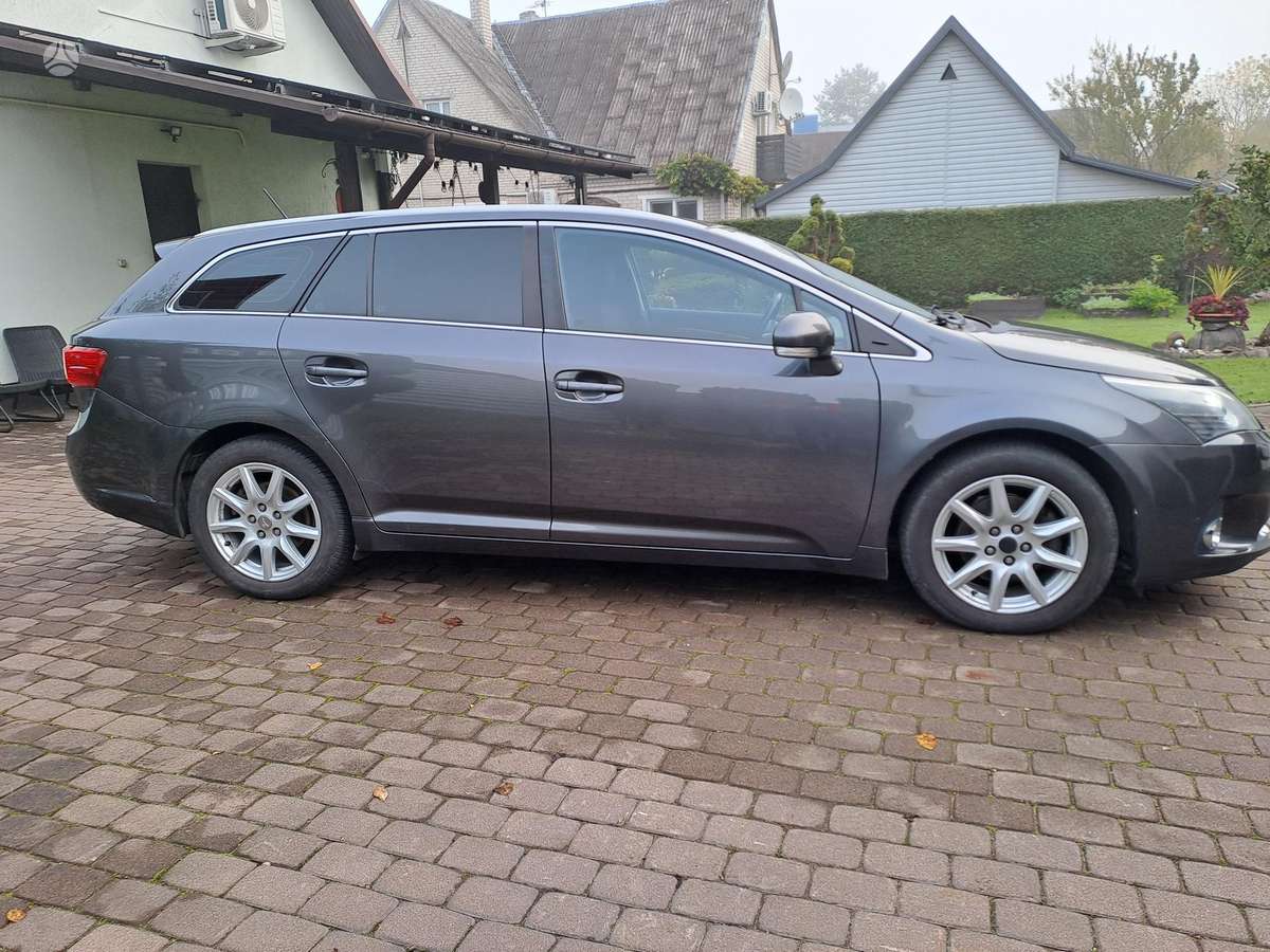 Toyota Avensis 2012 — photo 6