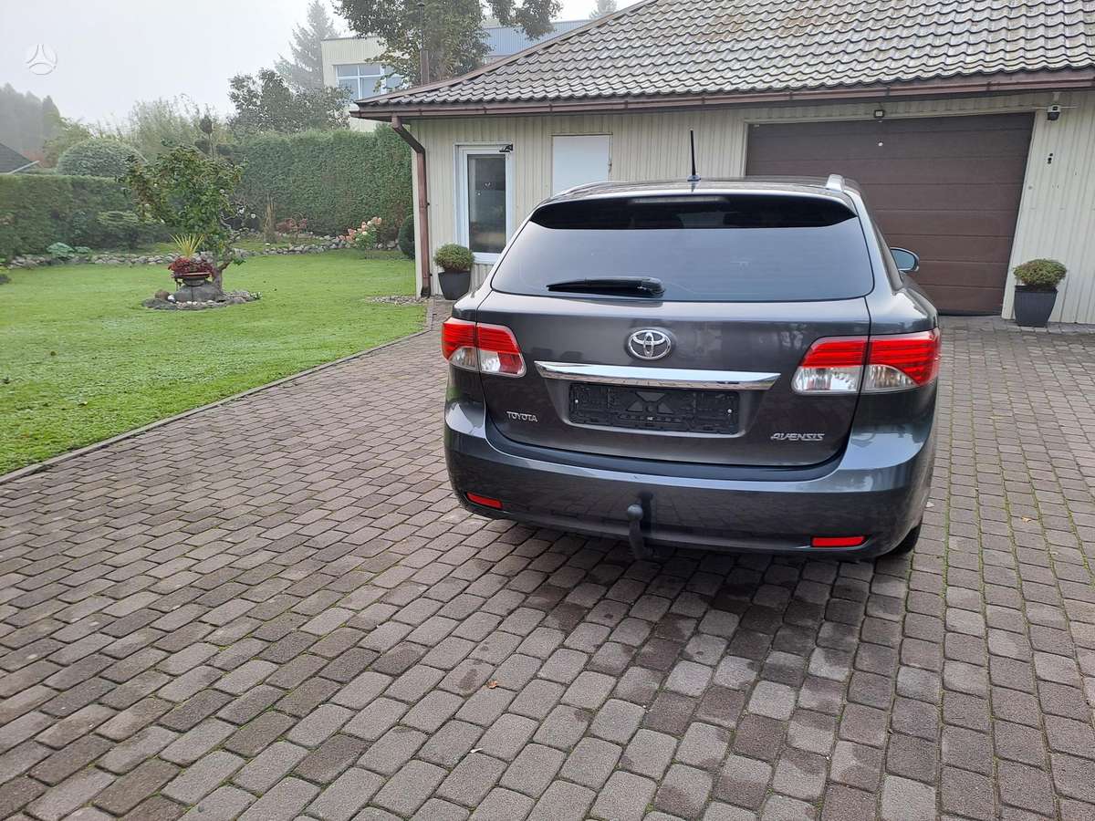 Toyota Avensis 2012 — photo 8