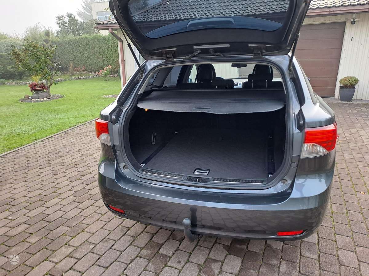 Toyota Avensis 2012 — photo 9