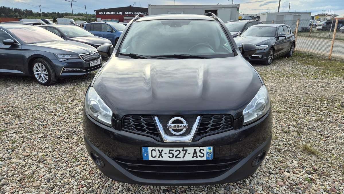 Nissan Qashqai 2013 — rear view