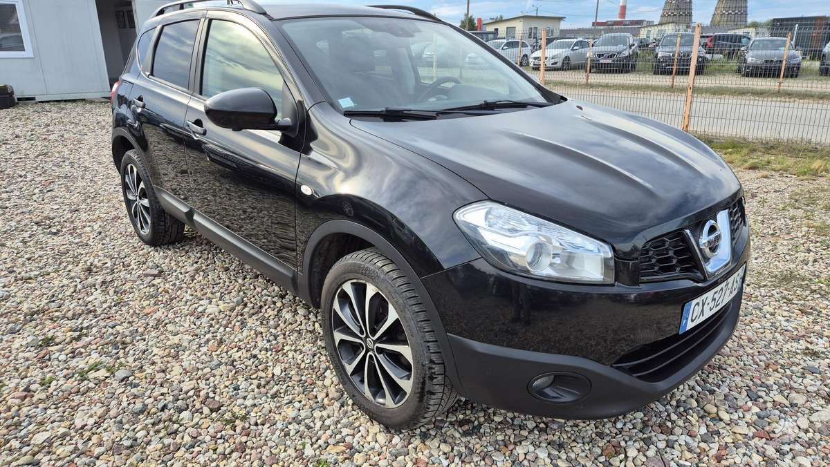 Nissan Qashqai 2013 — interior