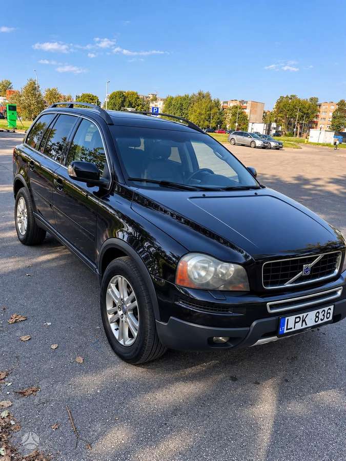 Volvo XC90 2010 — rear view